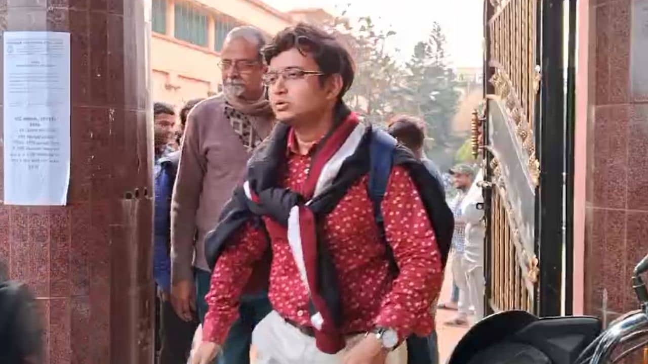 Hetampur College: ছাত্রদের আবদার রাখেননি অধ্যাপকরা? তালাবন্দি করে দেওয়া হল শিক্ষা