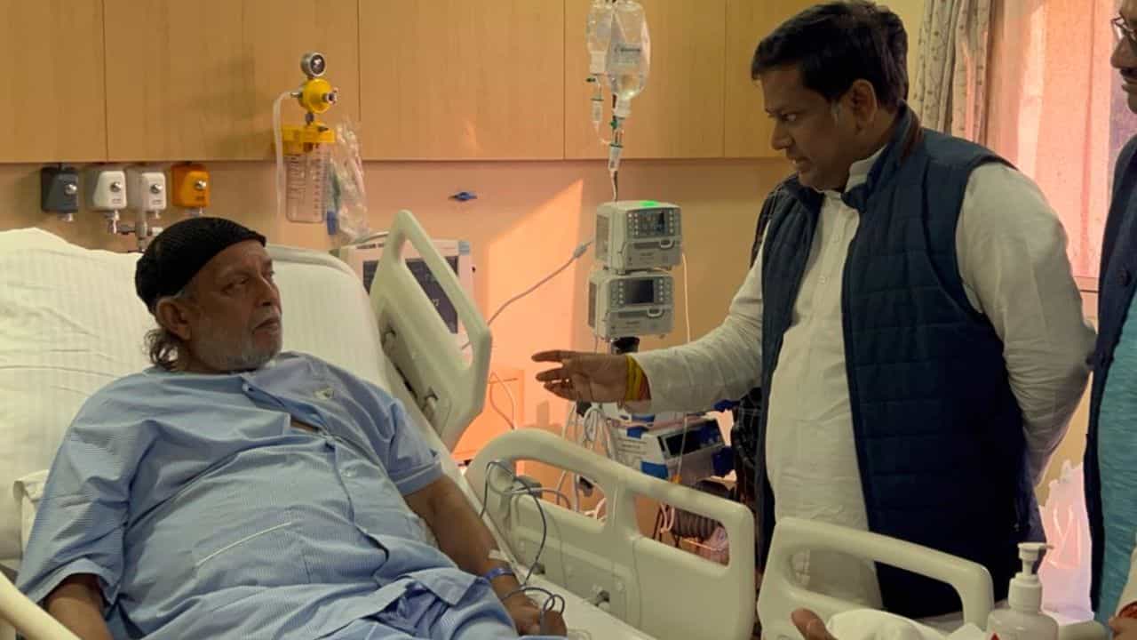 Mithun Chakrabarty: মিঠুনের পাশে শনিবার দেব-সোহম-রাজ, রবিতে গেলেন সুকান্ত-শুভেন্দু Mithun Chakrabarty: মিঠুনের পাশে শনিবার দেব-সোহম-রাজ, রবিতে গেলেন সুকান্ত-শুভেন্দু
