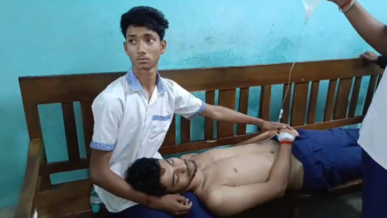Madhyamik Examinee: ক্যানিং লোকালের মধ্যেই ভয়াবহ ঘটনা, আহত মাধ্যমিক পরীক্ষার্থী