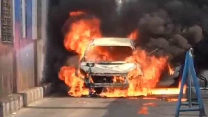 Fire: দ্বিতীয় হুগলি সেতুতে দাউ দাউ করে জ্বলছে চার চাকা, ভয়ঙ্কর সেই দৃশ্য...