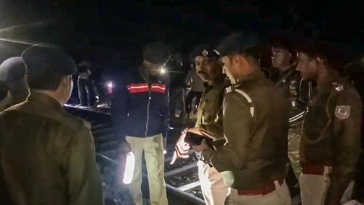 Jamtara Train Accident: গুজব যে কী ভয়ঙ্কর হতে পারে, জামতাড়ার দুর্ঘটনা বুঝিয়ে দিল…