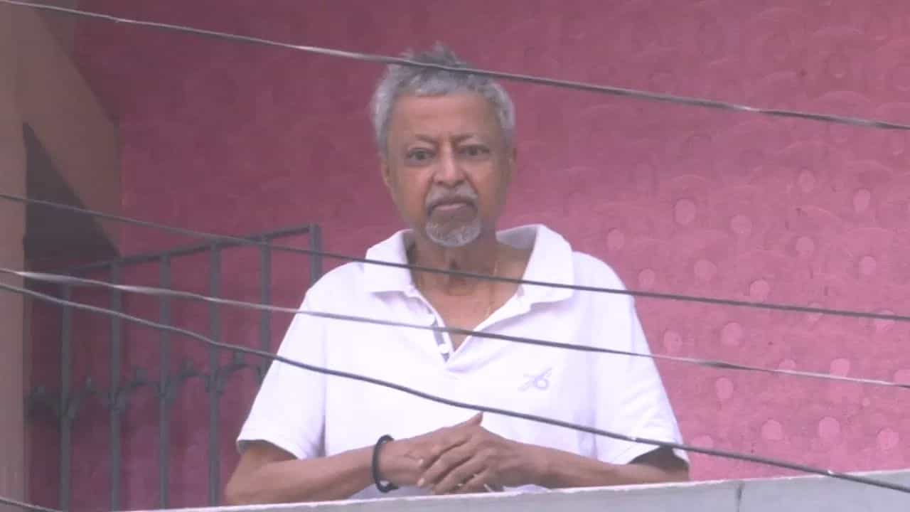 Mukul Roy: মুকুল রায়ের বাড়িতে ইডির টিম Mukul Roy: মুকুল রায়ের বাড়িতে ইডির টিম