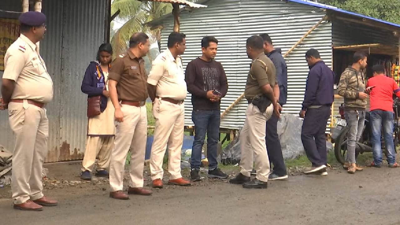 Narendrapur School: পুলিশে ছয়লাপ নরেন্দ্রপুরের মন্মথনাথ বিদ্যামন্দিরে, কড়া নিরাপত্তায় চলছে মাধ্যমিক