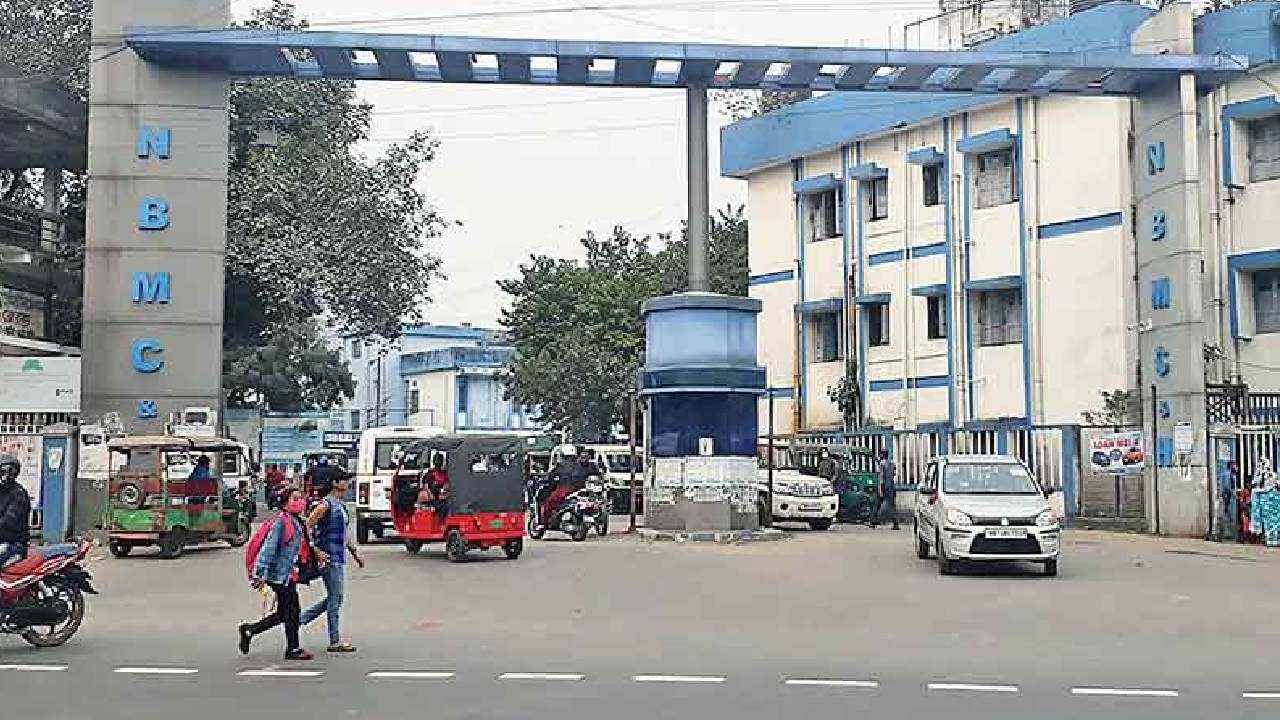 North Bengal Medical College & Hospital: হাসপাতালে ‘নেই’, প্রাইভেট প্র্যাক্টিসে ‘ব্যস্ত’ ২২ সরকারি ডাক্তারের বেতন বন্ধ