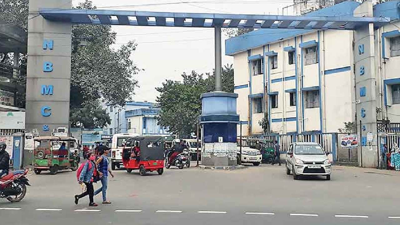 North Bengal Medical College & Hospital: হাসপাতালে 'নেই', প্রাইভেট প্র্যাক্টিসে 'ব্যস্ত' ২২ সরকারি ডাক্তারের বেতন বন্ধ