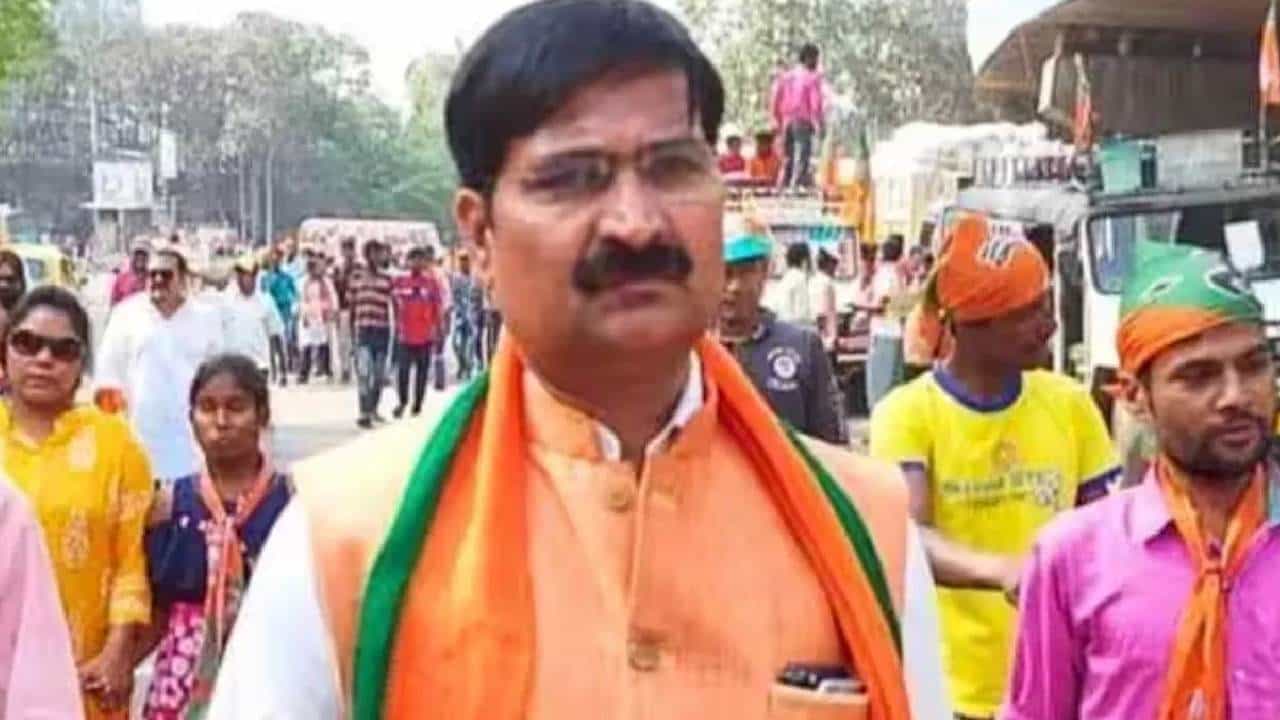 Raju Jha Murder Case: রাজু ঝা খুনে গ্রেফতার রাজন, বিহার থেকে আনা হল বর্ধমান Raju Jha Murder Case: রাজু ঝা খুনে গ্রেফতার রাজন, বিহার থেকে আনা হল বর্ধমান