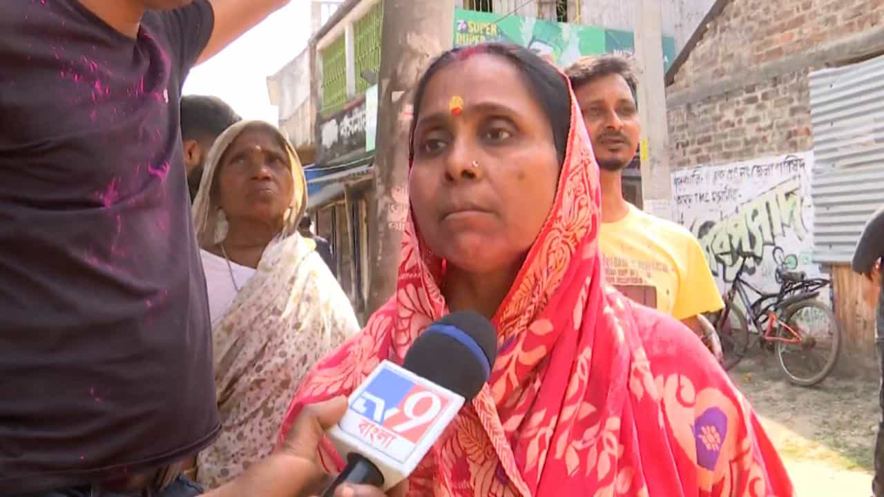 Sandeshkhali: সন্দেশখালিতে ভোটের দিন ওই ঘরে কী চলত, ফাঁস করলেন ভোটাররাই... Sandeshkhali: সন্দেশখালিতে ভোটের দিন ওই ঘরে কী চলত, ফাঁস করলেন ভোটাররাই...