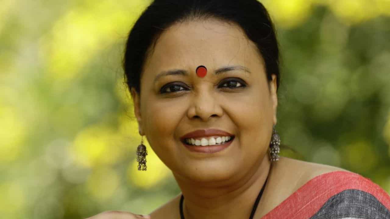 সাধ মেটেনি, ফের বিয়ে করতে চাইছেন গায়িকা লোপামুদ্রা; পাত্র কে? সাধ মেটেনি, ফের বিয়ে করতে চাইছেন গায়িকা লোপামুদ্রা; পাত্র কে?