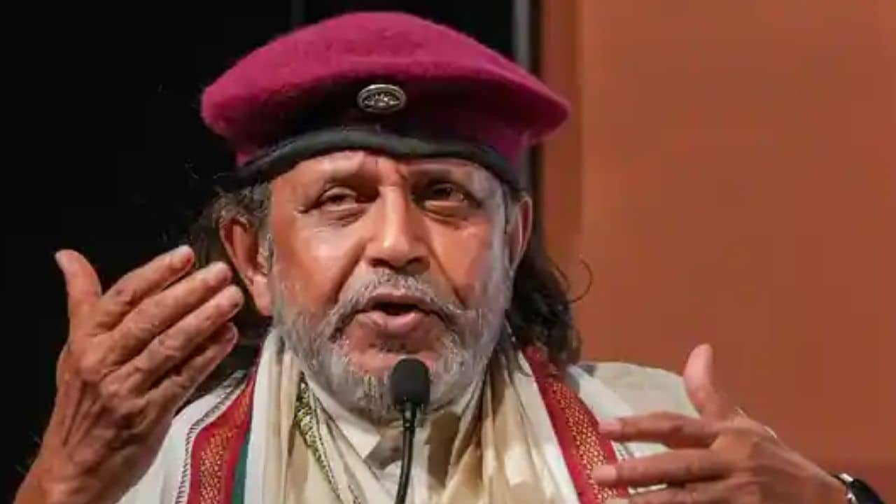 দেওয়া হল চা-বিস্কুট! মিঠুনকে দেখতে মুম্বই থেকে সটান হাজির কোন স্টার?