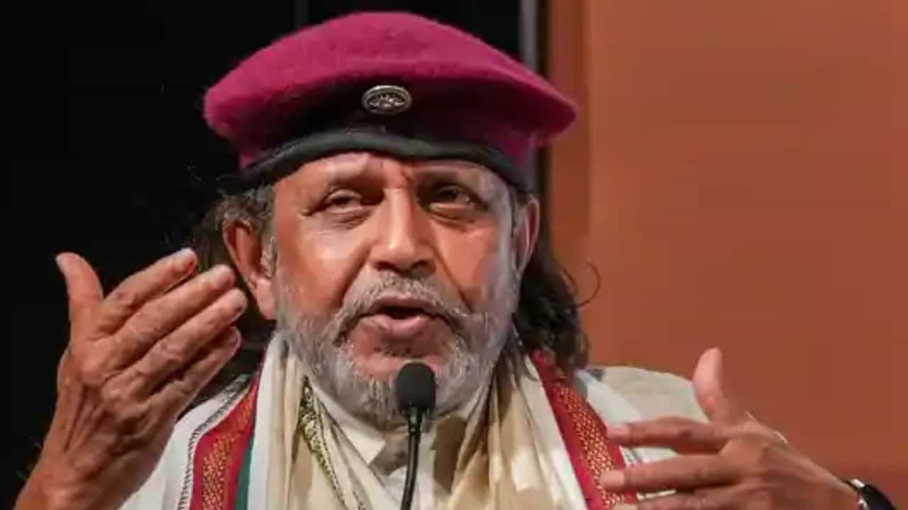 দেওয়া হল চা-বিস্কুট! মিঠুনকে দেখতে মুম্বই থেকে সটান হাজির কোন স্টার? দেওয়া হল চা-বিস্কুট! মিঠুনকে দেখতে মুম্বই থেকে সটান হাজির কোন স্টার?