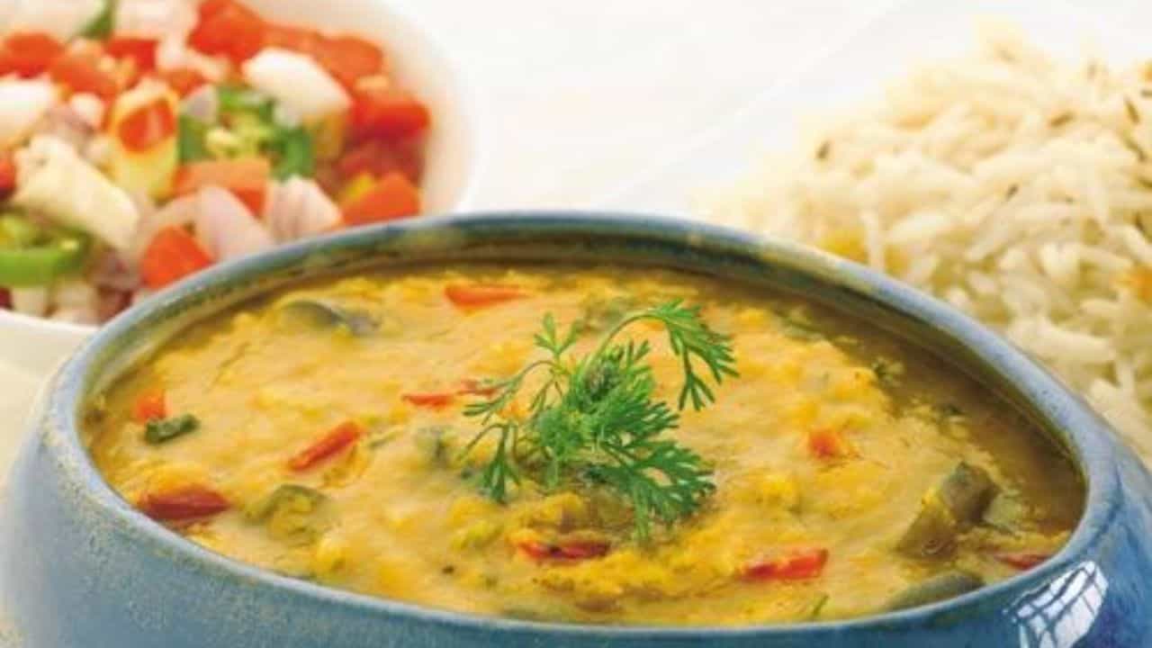 আজকাল সুগার, প্রেশার ডায়াবেটিসের সমস্যা ঘরে ঘরে। দোসর ওবেসিটি। আর ওজন বাড়লেই ট্রাইগ্লিসারাইড, কোলেস্টেরল, পায়ে ব্যথা, পেটে ব্যথা এসব হবেই। এখনকার মানুষের মধ্যে রোগ জ্বালা অনেক বেশি