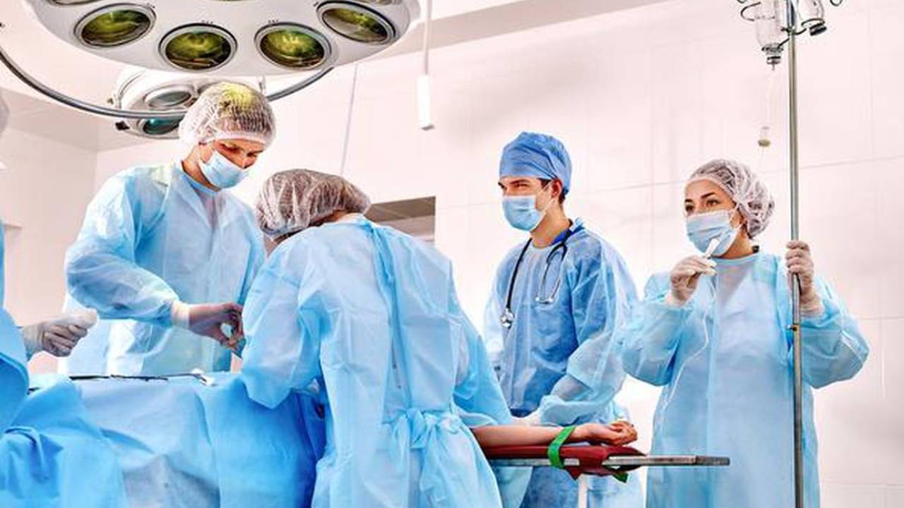 Bizarre Incident: শরীরে জিঙ্কের পরিমাণ বাড়াতে এ কী করলেন যুবক! মাথায় হাত চিকিৎসকদের