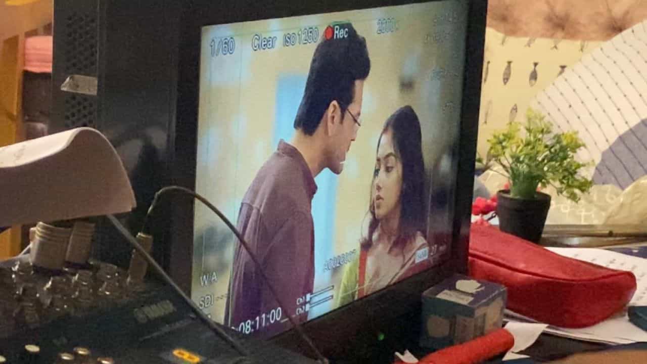প্রেমের মাসে নায়ক-নায়িকার ডিভোর্স; 'ফুলকি'র সেটে চলছে ভয়নাক দুশ্চিন্তা প্রেমের মাসে নায়ক-নায়িকার ডিভোর্স; 'ফুলকি'র সেটে চলছে ভয়নাক দুশ্চিন্তা