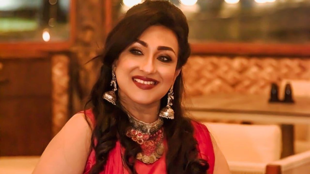 কেন স্বামীর 'চক্রবর্তী' পদবী ব্যবহার করেন না ঋতুপর্ণা সেনগুপ্ত? করলেন রহস্য ফাঁস... কেন স্বামীর 'চক্রবর্তী' পদবী ব্যবহার করেন না ঋতুপর্ণা সেনগুপ্ত? করলেন রহস্য ফাঁস...