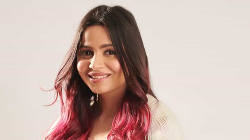 বোন আলিয়ার জনপ্রিয়তার ধারেকাছে নেই তিনি, কে এই শাহিন ভাট?