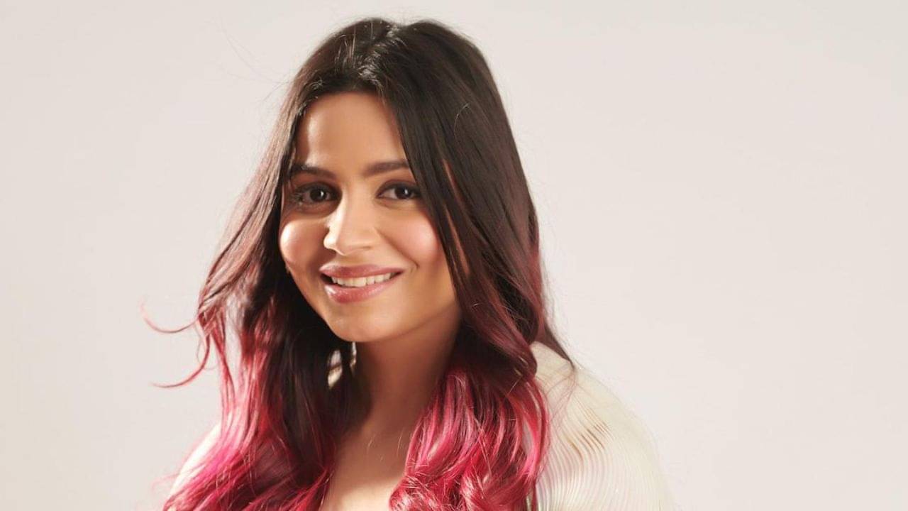 বোন আলিয়ার জনপ্রিয়তার ধারেকাছে নেই তিনি, কে এই শাহিন ভাট?