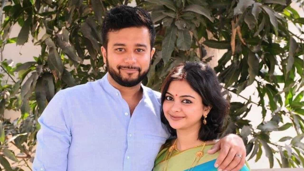 'হ্যাঁ, আমি ডিভোর্সি', স্বীকার করলেন শোলাঙ্কি, কেন ভাঙল বিয়ে? 'হ্যাঁ, আমি ডিভোর্সি', স্বীকার করলেন শোলাঙ্কি, কেন ভাঙল বিয়ে?