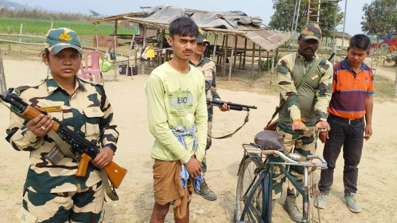 Gold Smuggle: সাইকেলের হ্যান্ডেলে লুকিয়ে সোনাপাচারের চেষ্টা, বাংলাদেশ সীমান্তে গ্রেফতার ১