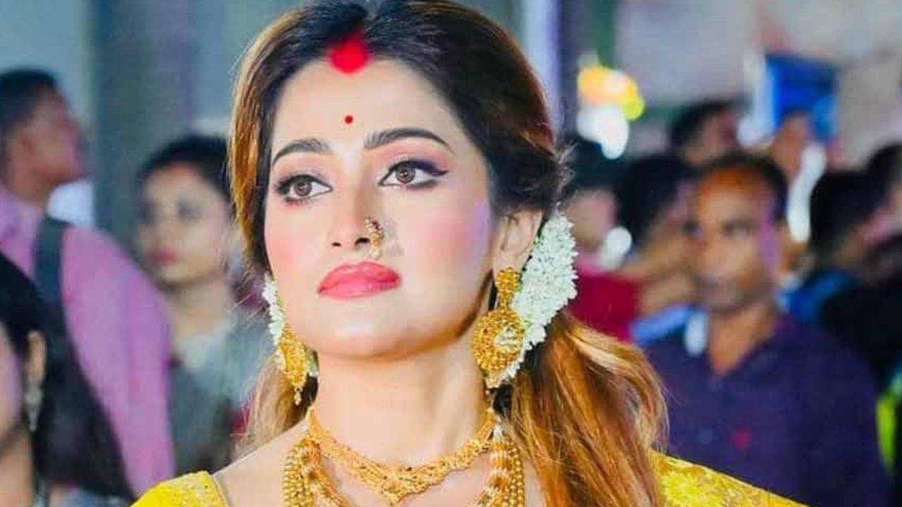 কেন চলে গেলে, কষ্টে বুক ফাটছে, কার শোকে পাথর সুদীপ্তা বক্সী?