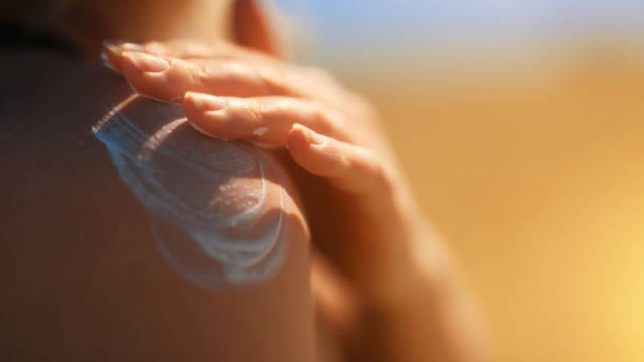 আপনার সানস্ক্রিনে SPF নেই? এই হোমমেড সান প্রোটেকশনে পাবেন বসন্তের রোদ থেকে মুক্তি