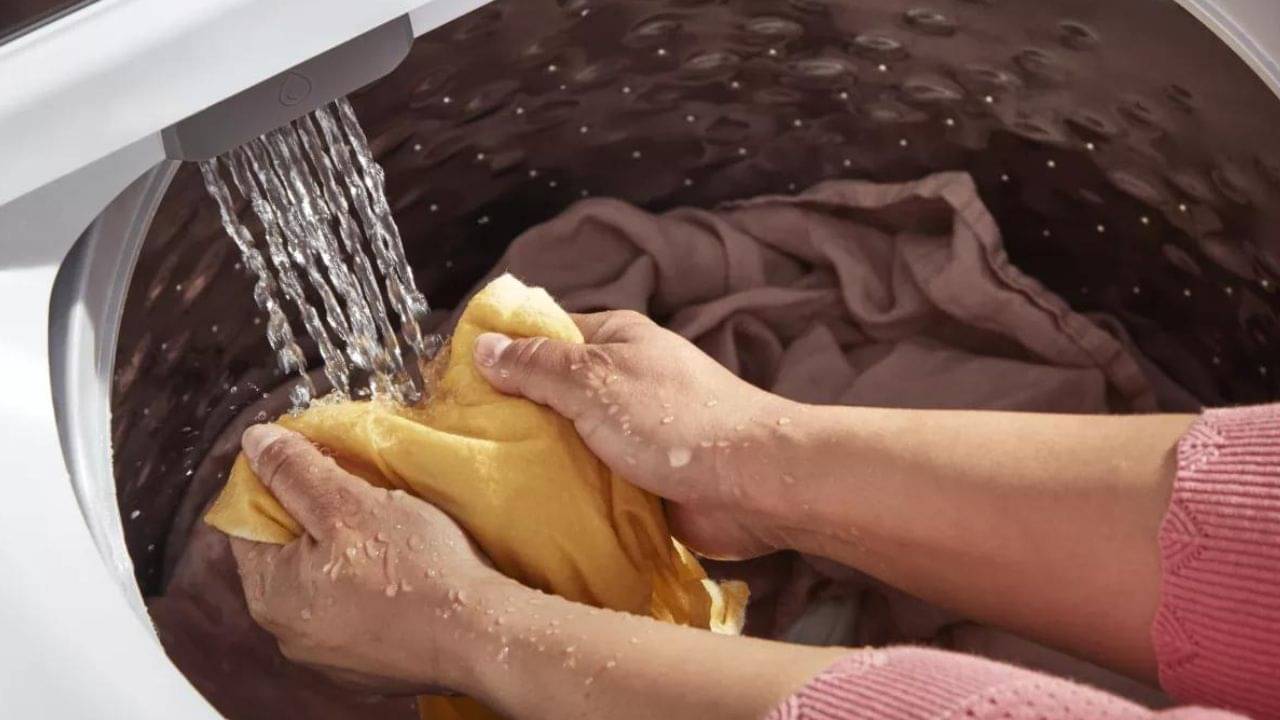 Vastu Tips: ভুলেও রাতে ময়লা জামাকাপড় কাচবেন না! পরিবার ও ভাগ্য উভয়ই ভাঙতে পারে আপনার