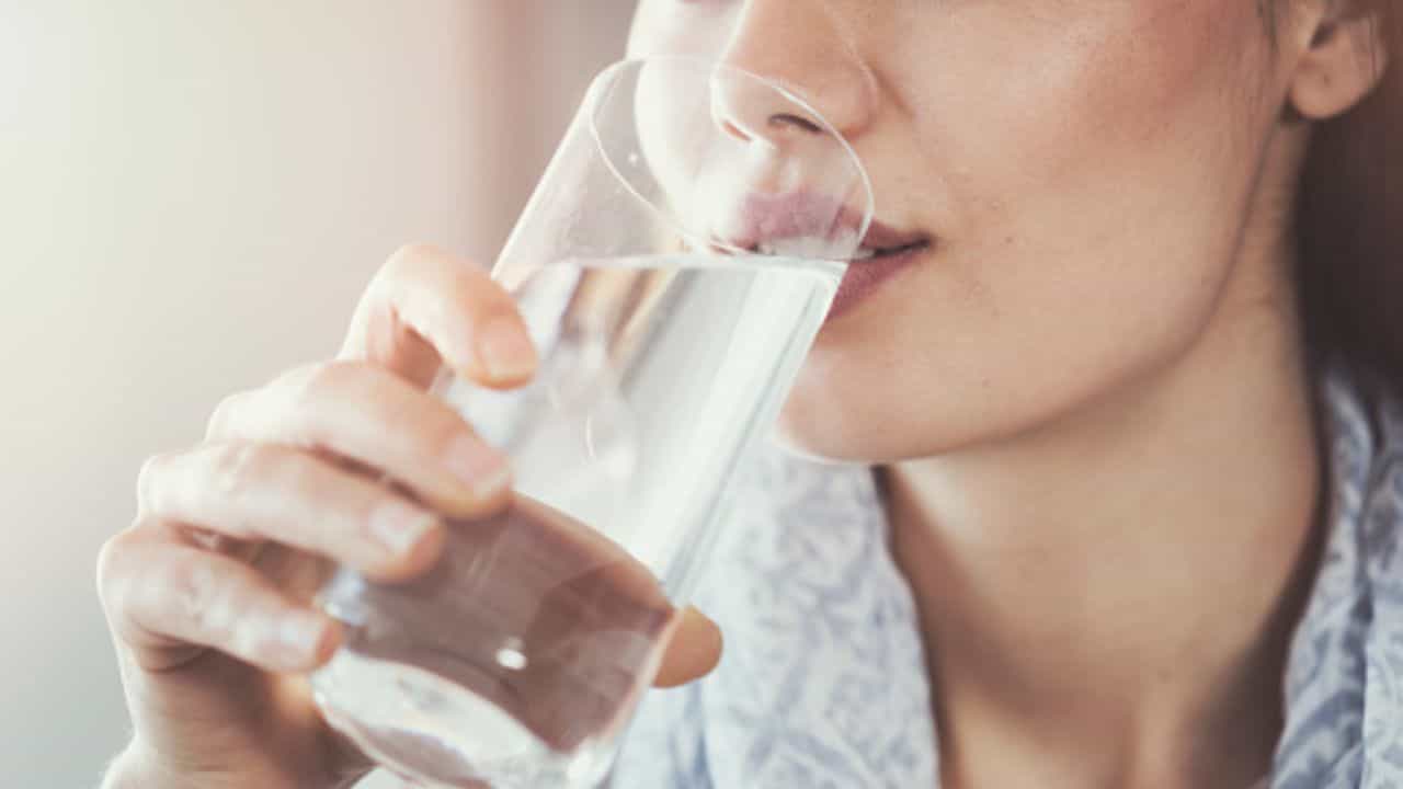 Body Hydrated Drinks: গরমে শরীর সতেজ রাখতে কী করবেন ও কী করবেন না? রইল টিপস Body Hydrated Drinks: গরমে শরীর সতেজ রাখতে কী করবেন ও কী করবেন না? রইল টিপস