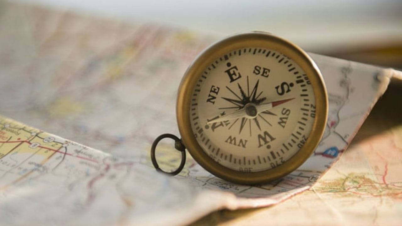 তাড়াহুড়োয় বা অজান্তে হাত থেকে কোনও জিনিস পড়ে যাওয়া কোনও অস্বাভাবিক ঘটনা নয়। এমনটা তো হামেশাই ঘটে। কিন্তু জ্যোতিষশাস্ত্র ও বাস্তুশাস্ত্র অনুসারে, এমন ঘটনা কিন্তু আপনার জীবনে বিপদ ডেকে আনতে পারে। বাস্তুমতে, বেশ কিছু নিয়ম রয়েছে। সেই নিয়মগুলির সঙ্গে জড়িয়ে রয়েছে দৈনন্দিন জীবনের বিভিন্ন ঘটনা। 