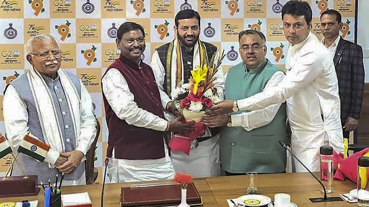 Nayab Singh Saini: আরও এক BJP রাজ্যে মুখ্যমন্ত্রী বদল, খট্টরের জায়গা নিলেন নায়েব সিং সাইনি Nayab Singh Saini: আরও এক BJP রাজ্যে মুখ্যমন্ত্রী বদল, খট্টরের জায়গা নিলেন নায়েব সিং সাইনি