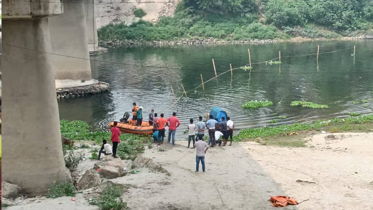 Balurghat: বিসর্জনে যাচ্ছি, মেসেজ পাঠিয়ে নিখোঁজ তৃতীয় বর্ষের কলেজ পড়ুুয়া