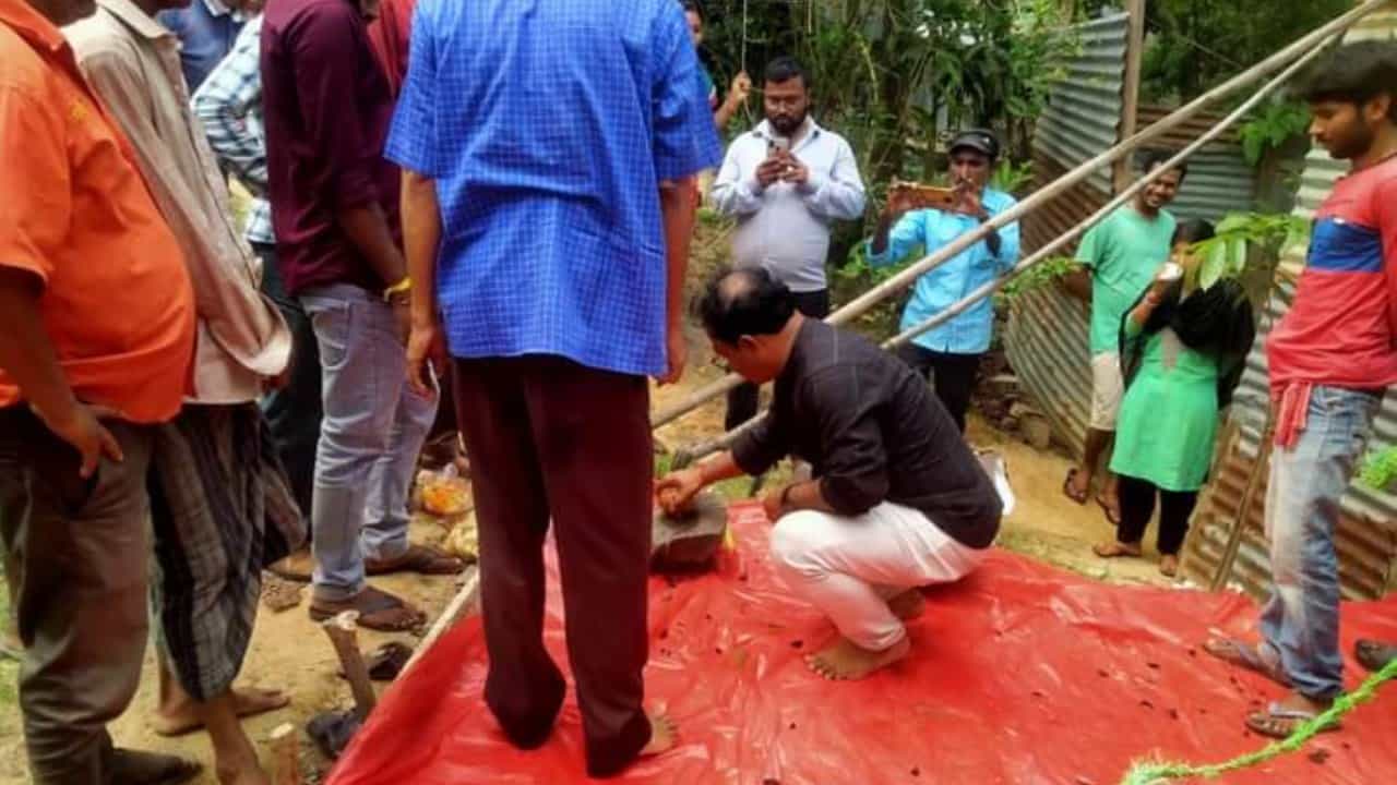 Balurghat: ভোটের মুখে রাস্তার কাজ, নির্বাচনী বিধিভঙ্গের অভিযোগ তুলে সরব বিজেপি Balurghat: ভোটের মুখে রাস্তার কাজ, নির্বাচনী বিধিভঙ্গের অভিযোগ তুলে সরব বিজেপি
