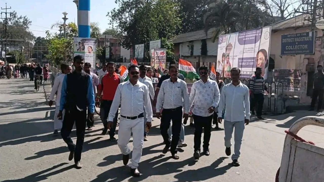 Balurghat: হাসপাতালে বিউটি পার্লার আর তার মধ্যেই...ফাঁস হতেই ভোটের আগে তৃণমূলের হেভিওয়েট নেতাকে অপসারণ