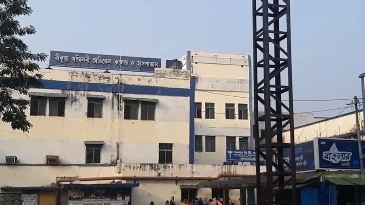 Bankura: মদ্যপ ছিলেন চালক, চাকায় পিষে গেল ২ জন