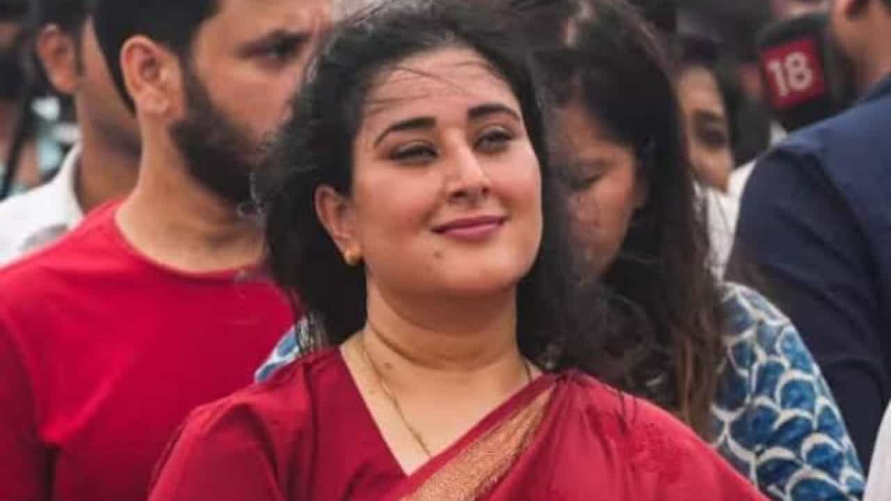 Bansuri Swaraj: জামিন করিয়েছিলেন নিশীথের, সুপ্রিম কোর্ট থেকে এবার ভোট রাজনীতিতে অভিষেক সুষমা স্বরাজের মেয়ের! Bansuri Swaraj: জামিন করিয়েছিলেন নিশীথের, সুপ্রিম কোর্ট থেকে এবার ভোট রাজনীতিতে অভিষেক সুষমা স্বরাজের মেয়ের!