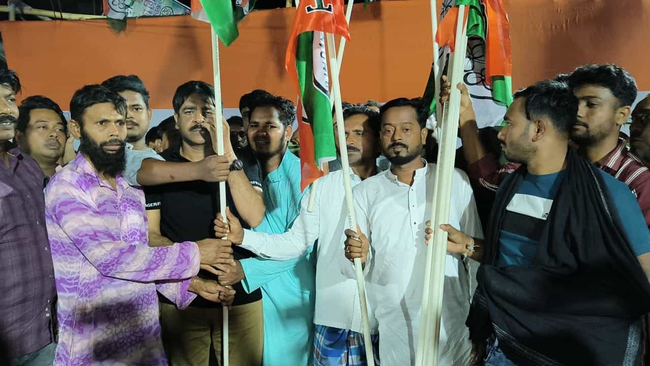 Bhangar: ভাঙড়ে ‘মাস্টারস্ট্রোক’ শওকতের, লোকসভা ভোটের আগে শক্তি বাড়ল তৃণমূলের Bhangar: ভাঙড়ে ‘মাস্টারস্ট্রোক’ শওকতের, লোকসভা ভোটের আগে শক্তি বাড়ল তৃণমূলের