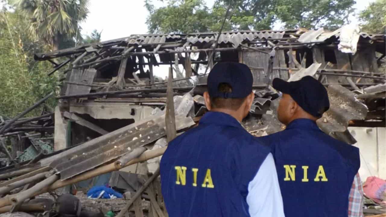 NIA: রবিবারও ভূপতিনগরের গ্রামে এনআইএ, বিতর্কের মাঝেই এগোচ্ছে তদন্ত NIA: রবিবারও ভূপতিনগরের গ্রামে এনআইএ, বিতর্কের মাঝেই এগোচ্ছে তদন্ত