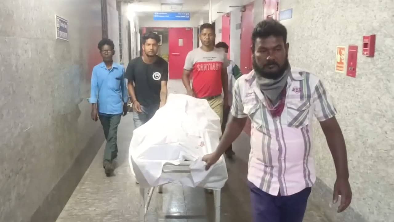 Birbhum: রাতভর ছাদে তিন বন্ধুর জমিয়ে আড্ডা, সঙ্গী মদ, সকালে বের হল এক বন্ধুর ডেড বডি