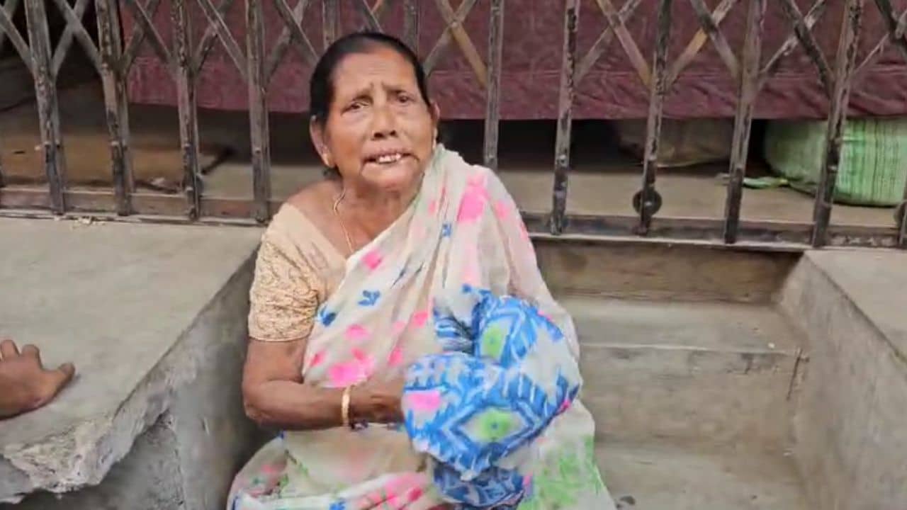 Birbhum: গায়ে ছিটিয়ে দেওয়া হয় চুলকানির পাউডার! ৬৯ হাজার টাকা ছিনতাই