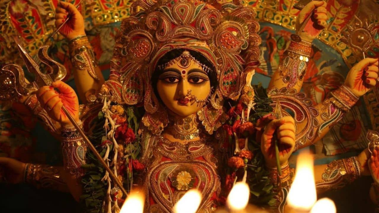 Chaitra Navratri 2024: বাঙালির আসল দুর্গাপুজোয় বাড়িতে আনুন এই ৩ জিনিস, সংসারে হু হু করে আসবে প্রচুর অর্থ