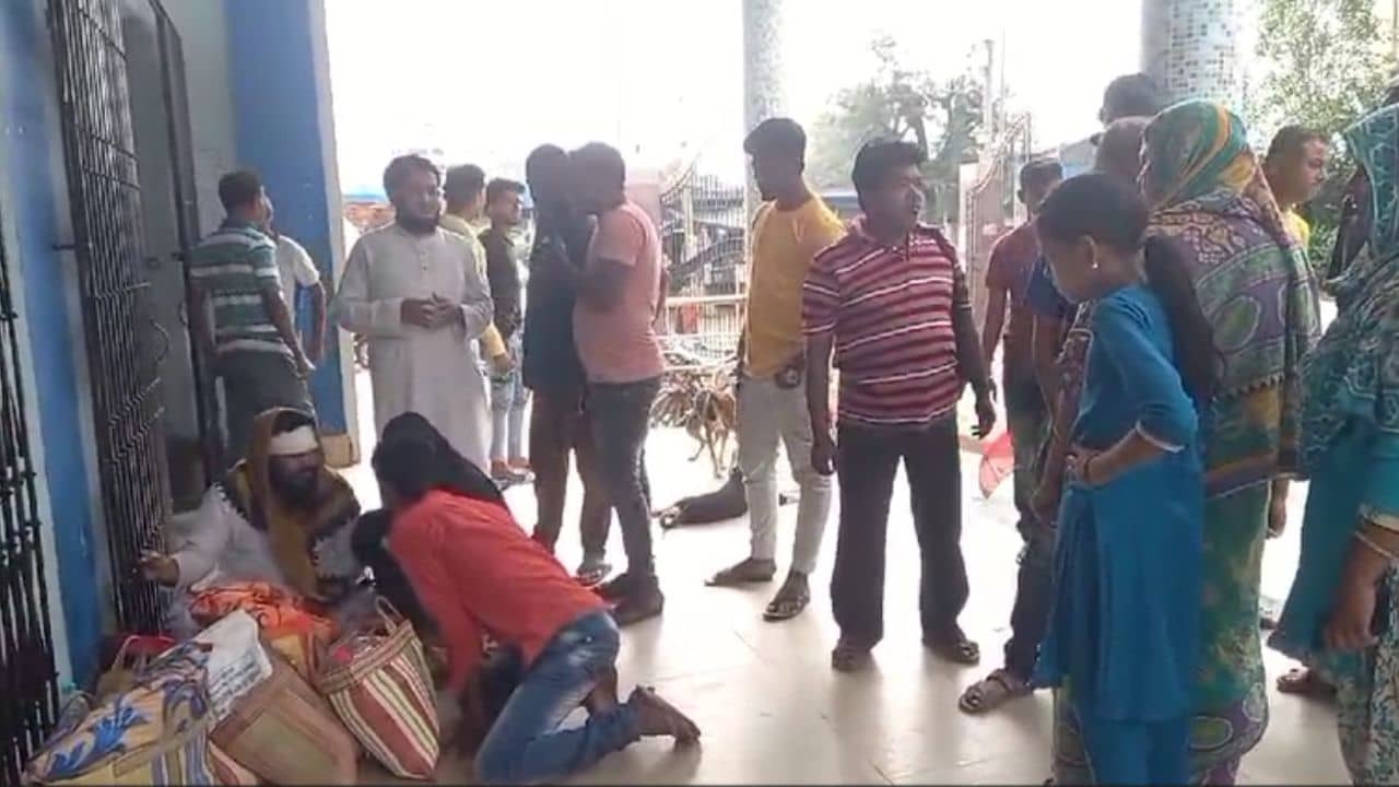 Hooghly: রোজার মাঝে গলা ভিজোতে ফ্রুটি জুসে চুমুক দিতেই রক্তে ভিজল মাটি! হাহাকার পড়ল এলাকায়