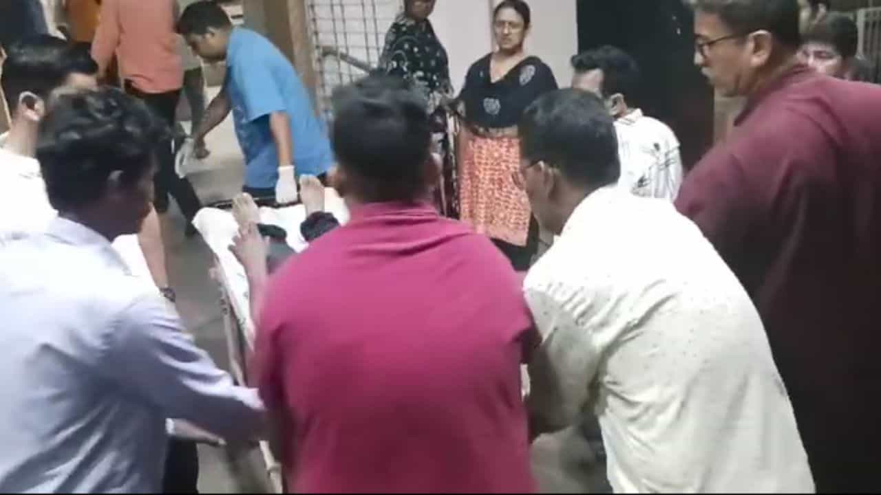 Durgapur: ঝলসে যায় তিন ঠিকা শ্রমিক, আবারও দুর্ঘটনা দুর্গাপুর ইস্পাত কারখানায় Durgapur: ঝলসে যায় তিন ঠিকা শ্রমিক, আবারও দুর্ঘটনা দুর্গাপুর ইস্পাত কারখানায়