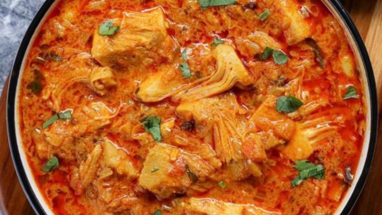 গরম পড়তেই বাজার ভরেছে এঁচোড়ে। বাজারে গেলেই চোখে পড়ছে এঁচোড়। এই সবজি খেতে বেশ পছন্দ করে বাঙালি। (ছবি:Pinterest)