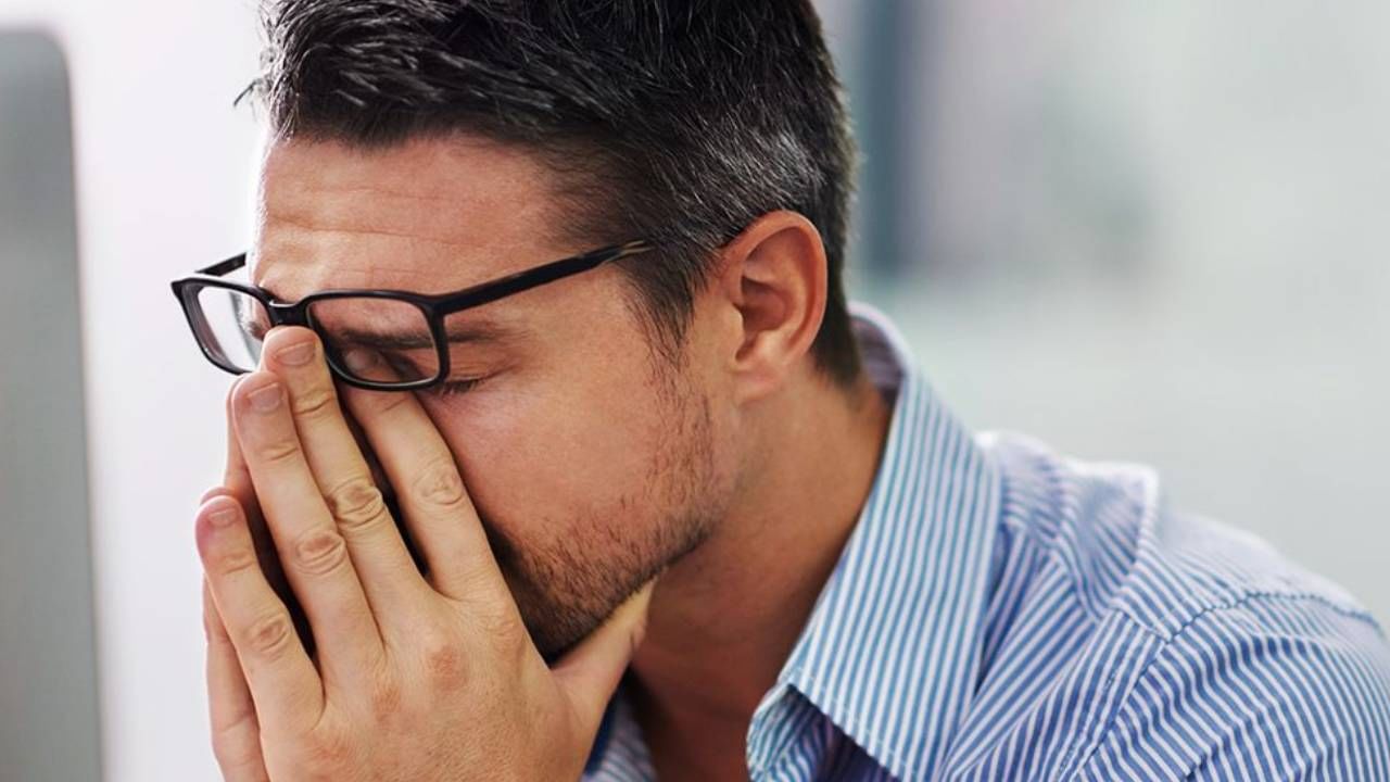 চোখ মানবদেহের অন্যতম গুরুত্বপূর্ণ অঙ্গ। দৃষ্টিশক্তি যদি হারিয়ে যায়, তাহলে এ জগৎ অন্ধকার হয়ে যায়। তাই এ অঙ্গের যত্ন নেওয়া অত্যন্ত আবশ্যক। 