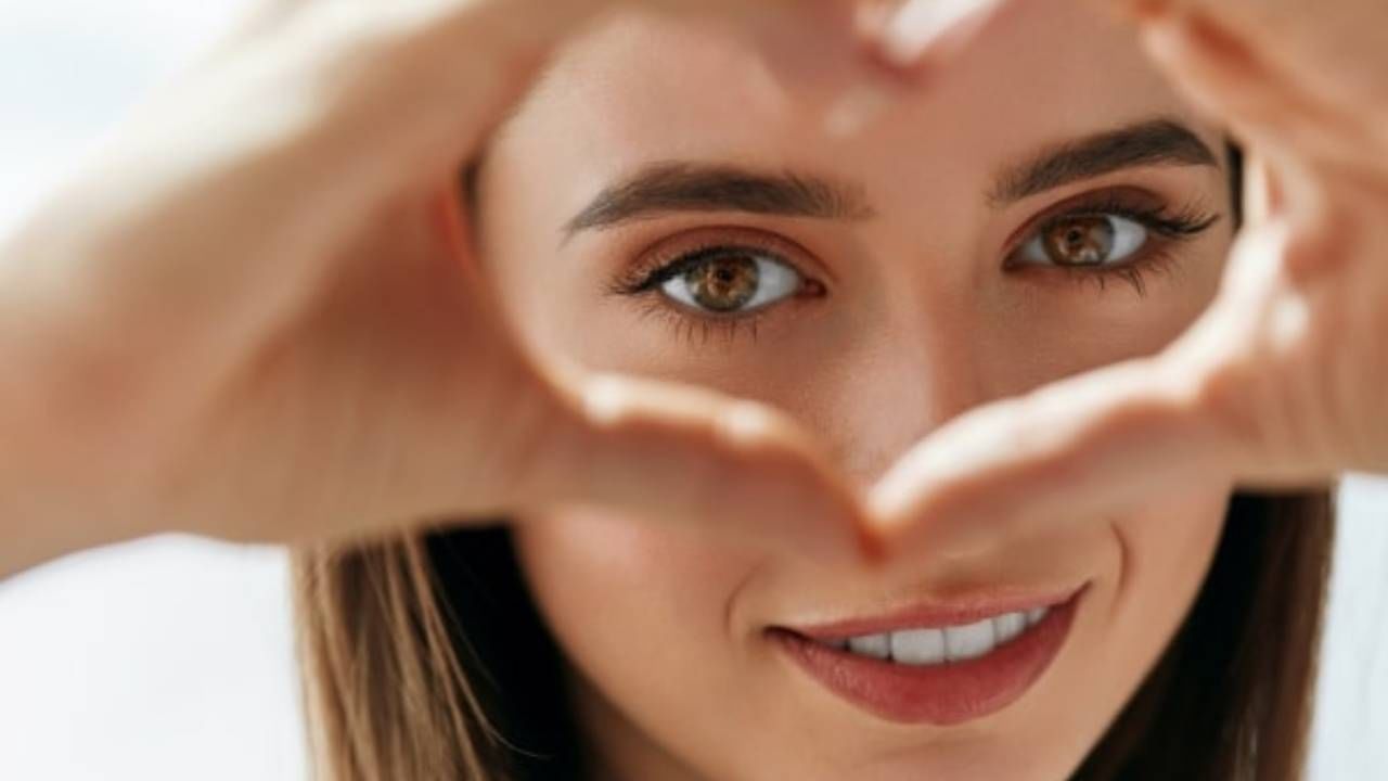 ঘরোয়া উপায়ে, আয়ুর্বেদিক পন্থা অবলম্বন করে চোখকে সুস্থ রাখুন। নেত্র আয়ুর্বেদ আই স্পেশ্যালিটি ক্লিনিকের এক চিকিৎসক এ নিয়ে উপায়ও বাতলেছেন।