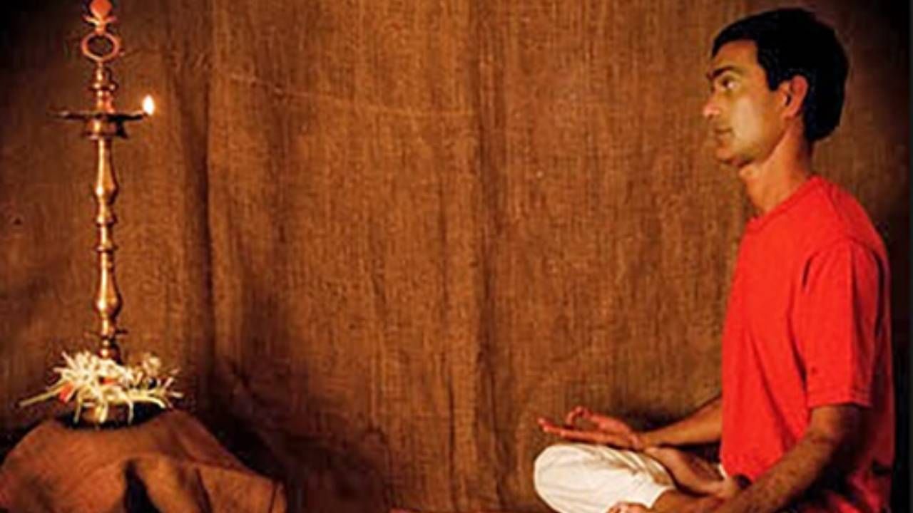 ত্রাতক হল এক ধরনের আয়ুর্বেদিক অনুশীলন। দৃষ্টিশক্তি প্রখর করতে তা করা হয়। ঘিয়ের প্রদীপ জ্বালিয়ে একটি নির্দিষ্ট দূরত্ব থেকে এক ভাবে প্রদীপের শিখার দিকে তাকিয়ে থাকুন। তা আপনার চোখকে ভালো রাখার পাশাপাশি দৃষ্টিশক্তি বাড়াতে সাহায্য করবে। 