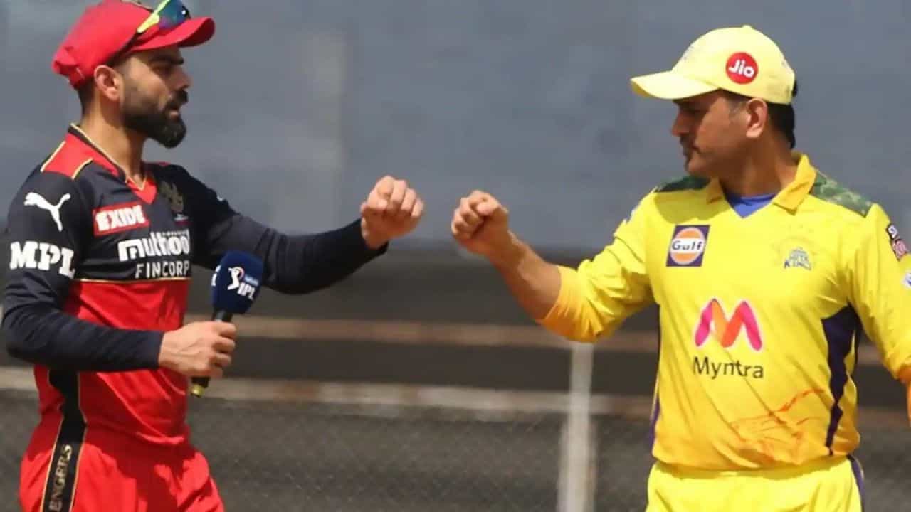 Dhoni vs Virat: কিং কোহলি সাবধান, হেলিকপ্টার শট ওড়াচ্ছেন 'আসল' রাজা! Dhoni vs Virat: কিং কোহলি সাবধান, হেলিকপ্টার শট ওড়াচ্ছেন 'আসল' রাজা!