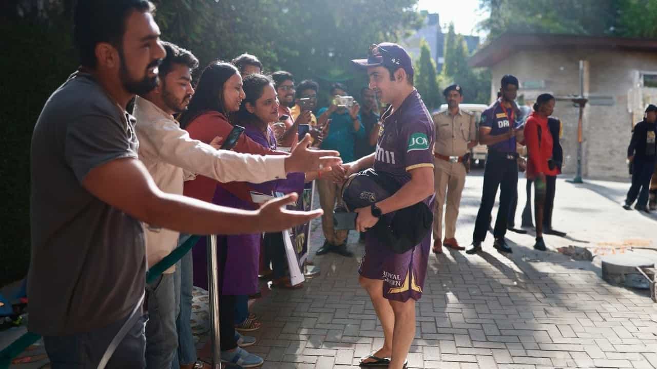 RCB vs KKR: বিরাটের বেঙ্গালুরুতে KKR মেন্টর গৌতম গম্ভীরকে নিয়ে উন্মাদনা RCB vs KKR: বিরাটের বেঙ্গালুরুতে KKR মেন্টর গৌতম গম্ভীরকে নিয়ে উন্মাদনা