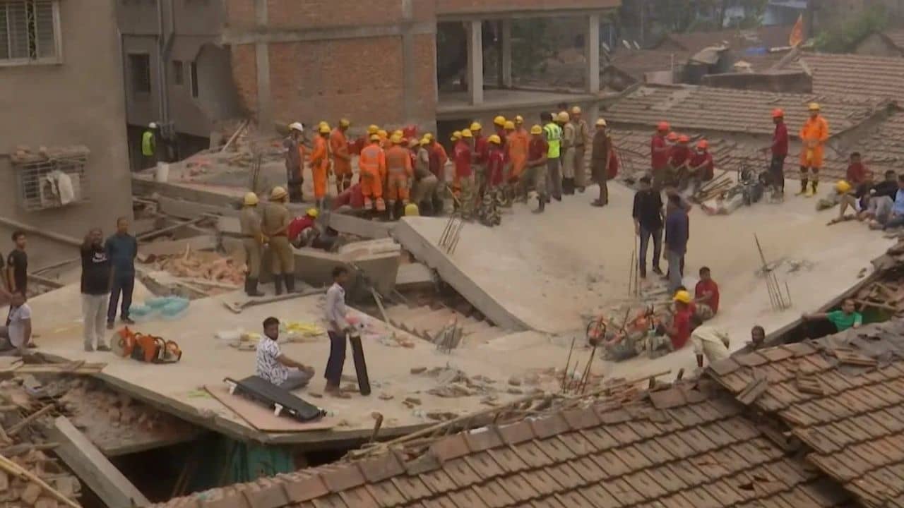 Kolkata Municipal Corporation: নয়া নির্দেশ কলকাতা পুরসভার, ওয়ার্ডে-ওয়ার্ডে এবার ঘুরবেন ইঞ্জিনিয়ররা, বেআইনি নির্মাণ দেখলেই...