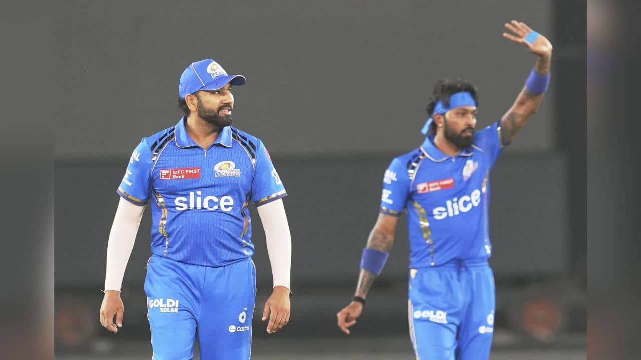 Hardik Pandya: রোহিতের ফিল্ডিং পজিশন নিয়ে হার্দিকের নির্দেশে ক্ষুব্ধ সমর্থকরা