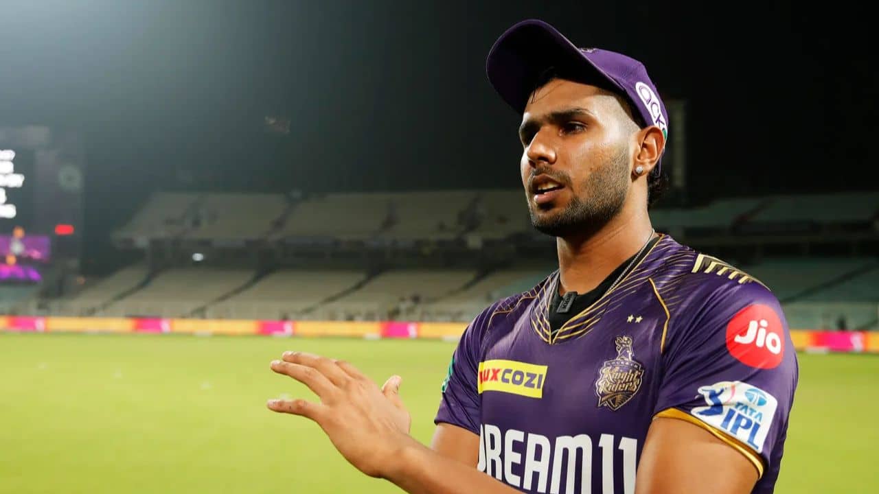KKR, IPL 2024: উড়ন্ত চুমুই হল কাল... কড়া শাস্তি পেলেন নাইটদের জয়ের হিরো হর্ষিত রানা