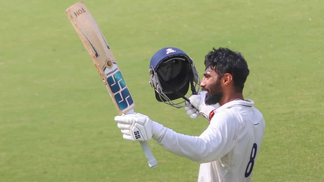 Ranji Trophy: রঞ্জি সেমিফাইনালে মন্ত্রীর সেঞ্চুরিতে এগিয়ে MP Ranji Trophy: রঞ্জি সেমিফাইনালে মন্ত্রীর সেঞ্চুরিতে এগিয়ে MP